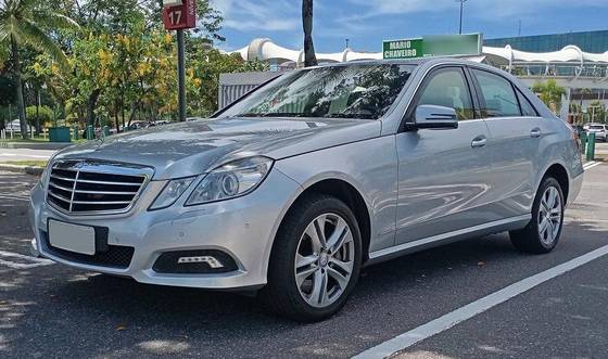 MERCEDES-BENZ E 500 5.5 AVANTGARDE EXECUTIVE V8 GASOLINA 4P AUTOMÁTICO